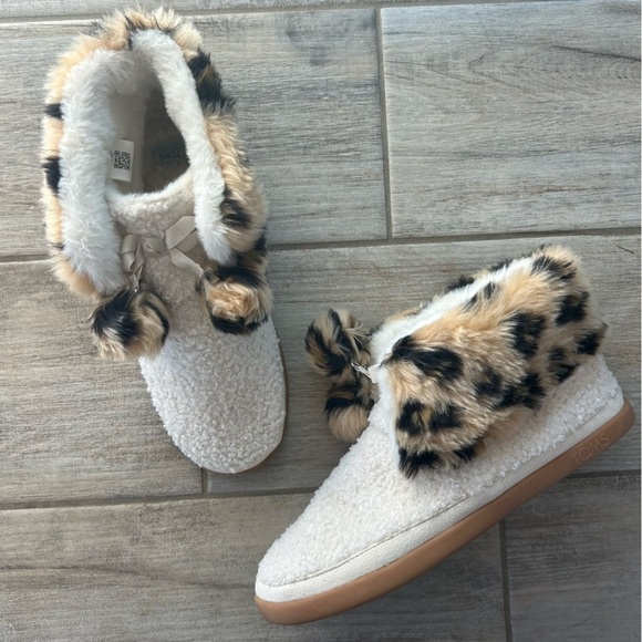 Toms Celeste Cheetah Shearling Booties Slippers Cozy Indoor Outdoor Size… - Picture 5 of 13